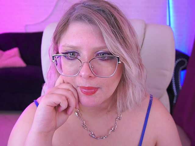 CoolTatis's BongaCams show and profile