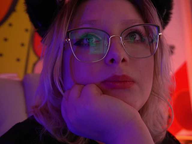 CoolTatis's BongaCams show and profile