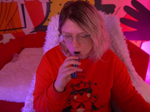 CoolTatis's BongaCams show and profile