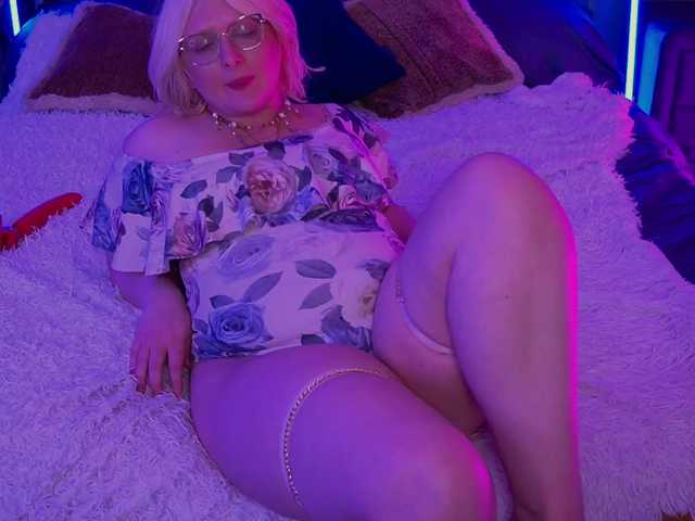 CoolTatis's BongaCams show and profile