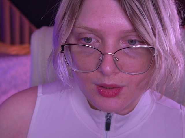 CoolTatis's BongaCams show and profile