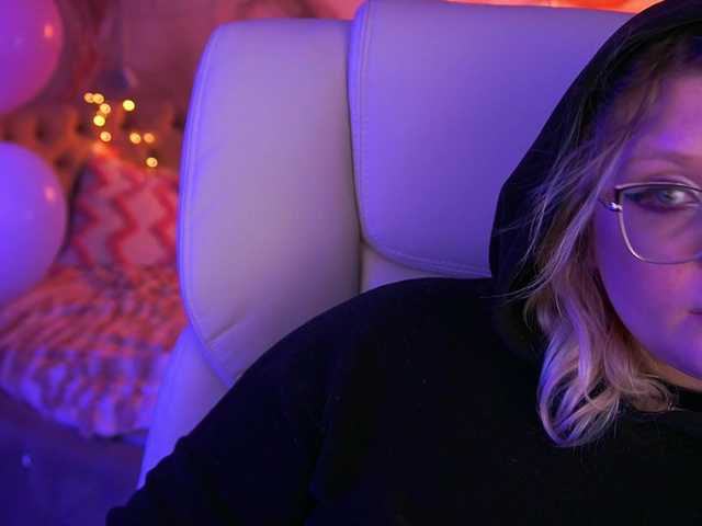 CoolTatis's BongaCams show and profile