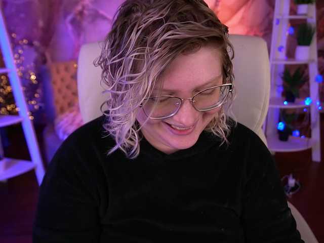 CoolTatis's BongaCams show and profile