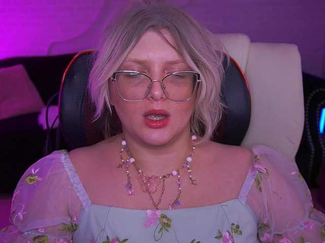 CoolTatis's BongaCams show and profile