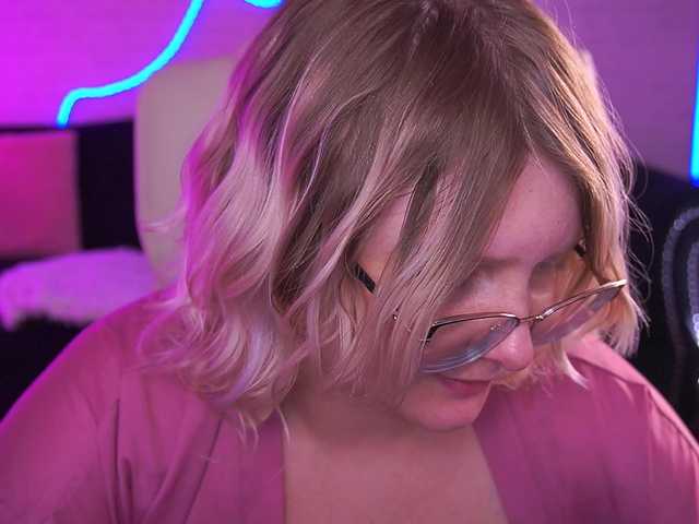 CoolTatis's BongaCams show and profile