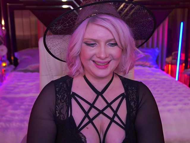 Explore CoolTatis, she wants to masturbate for you CoolTatis from BongaCams