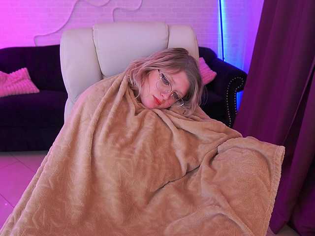 CoolTatis's BongaCams show and profile