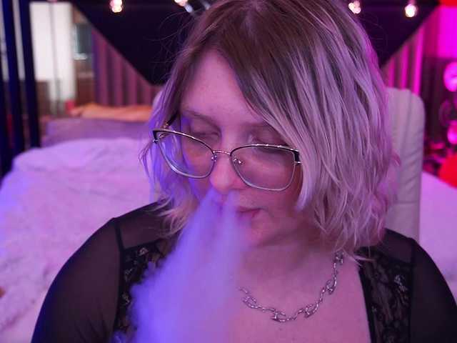 CoolTatis's BongaCams show and profile