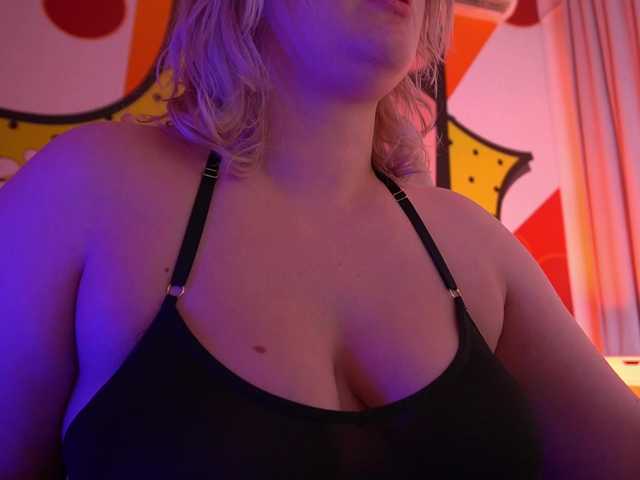 CoolTatis's BongaCams show and profile