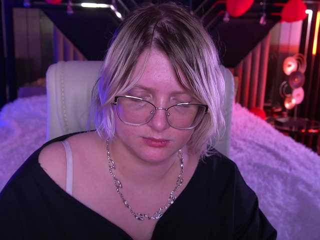 CoolTatis's BongaCams show and profile