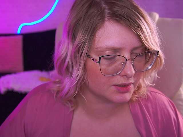 CoolTatis's BongaCams show and profile