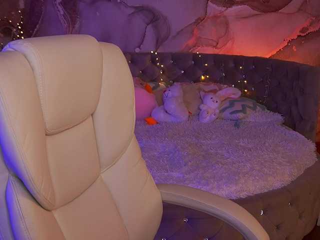 CoolTatis's BongaCams show and profile