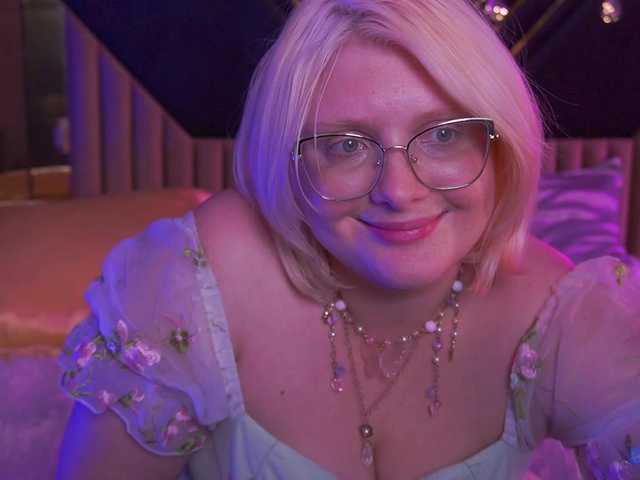 CoolTatis's BongaCams show and profile