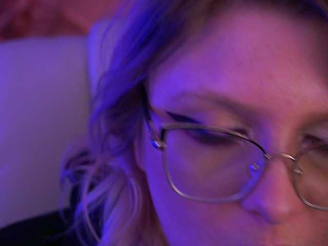 CoolTatis's BongaCams show and profile