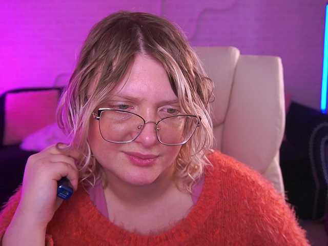 CoolTatis's BongaCams show and profile