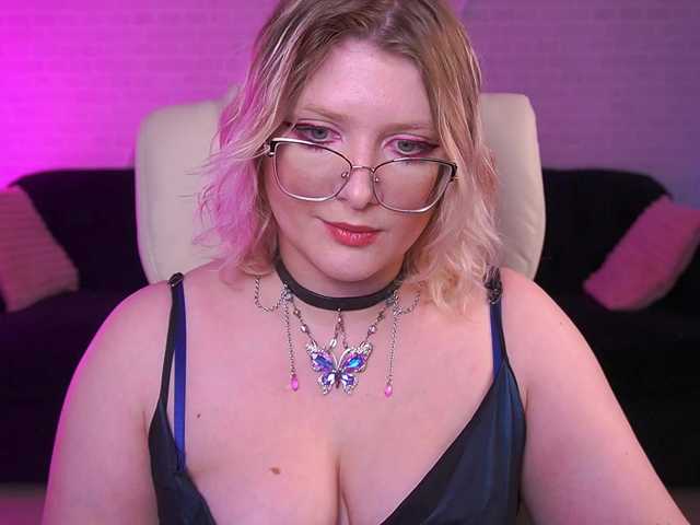 CoolTatis's BongaCams show and profile