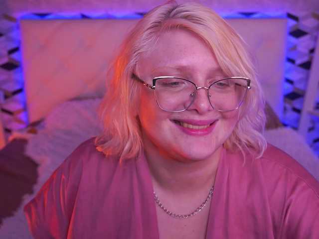 CoolTatis's BongaCams show and profile