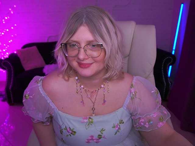 CoolTatis's BongaCams show and profile