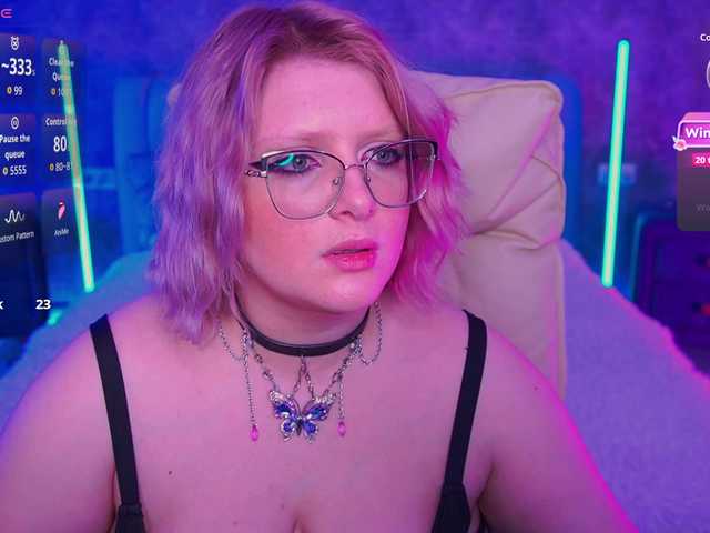 CoolTatis's BongaCams show and profile