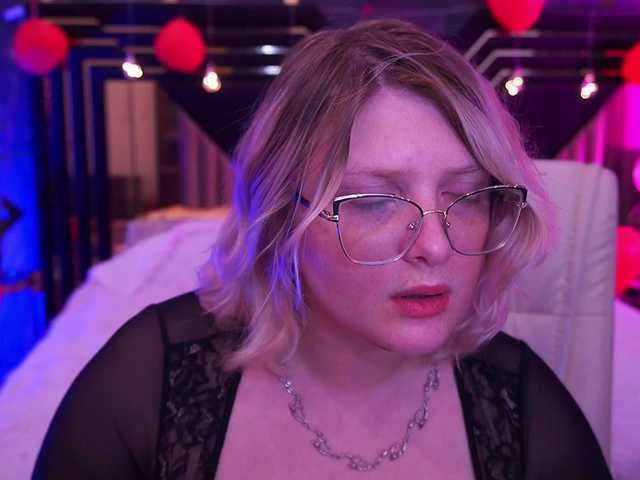 CoolTatis's BongaCams show and profile