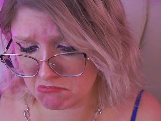 CoolTatis's BongaCams show and profile