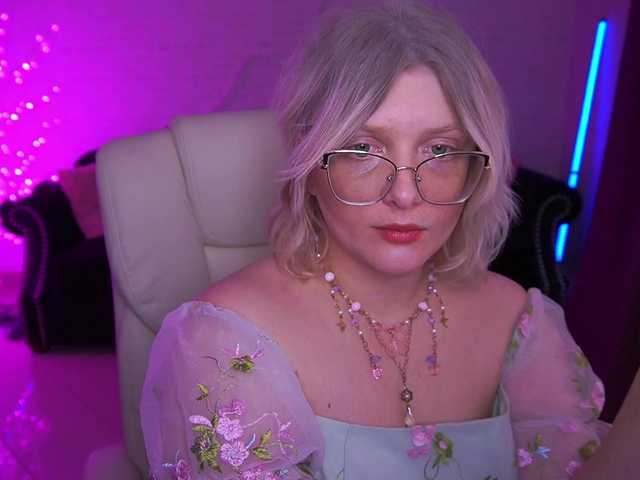 CoolTatis's BongaCams show and profile