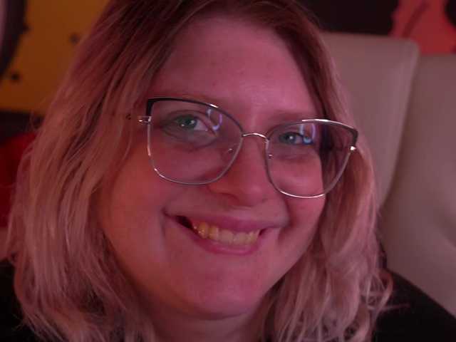 CoolTatis's BongaCams show and profile