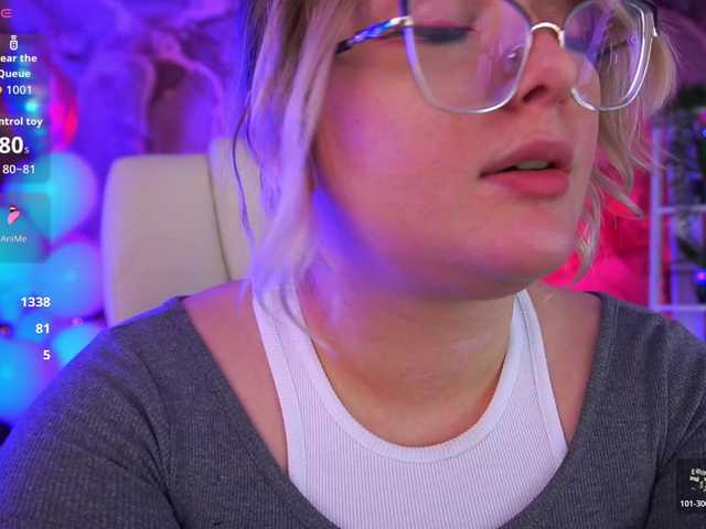 CoolTatis's BongaCams show and profile