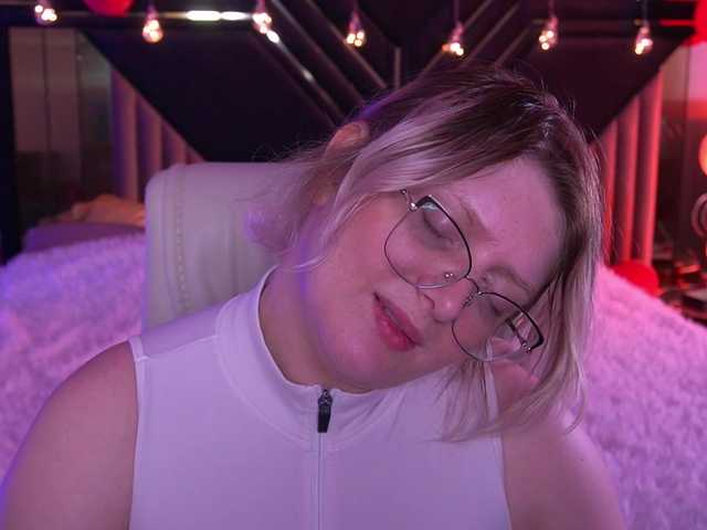 CoolTatis's BongaCams show and profile