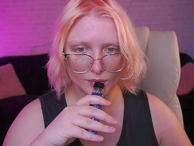 CoolTatis's BongaCams show and profile