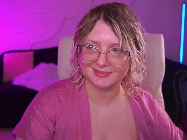 CoolTatis's BongaCams show and profile