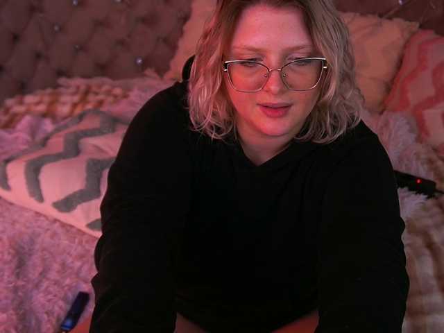 CoolTatis's BongaCams show and profile