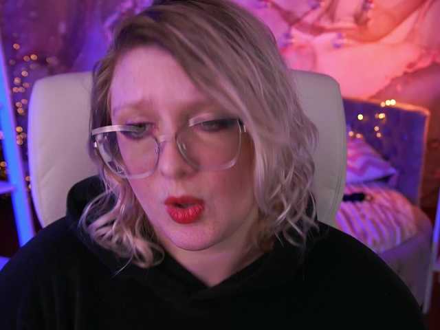 CoolTatis's BongaCams show and profile