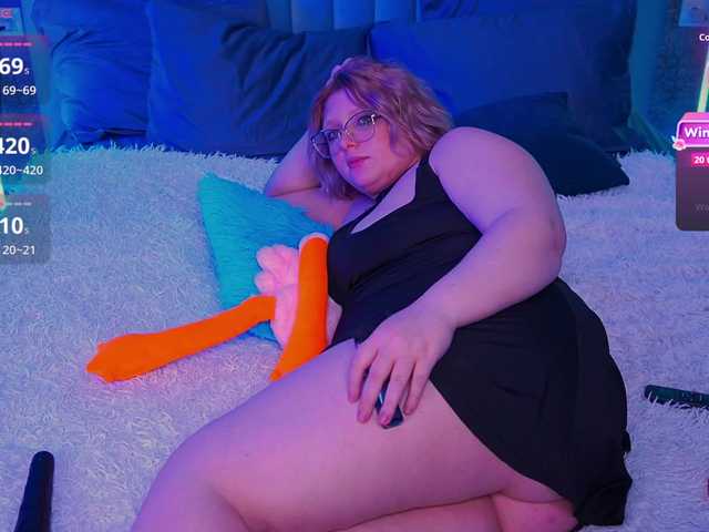 CoolTatis's BongaCams show and profile