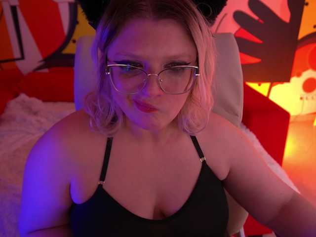 CoolTatis's BongaCams show and profile