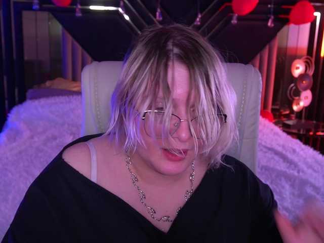 CoolTatis's BongaCams show and profile