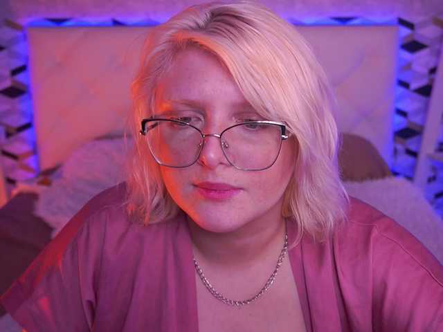 CoolTatis's BongaCams show and profile