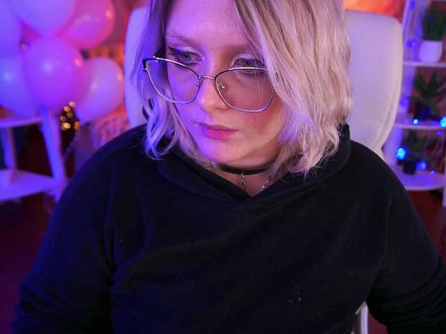 CoolTatis's BongaCams show and profile