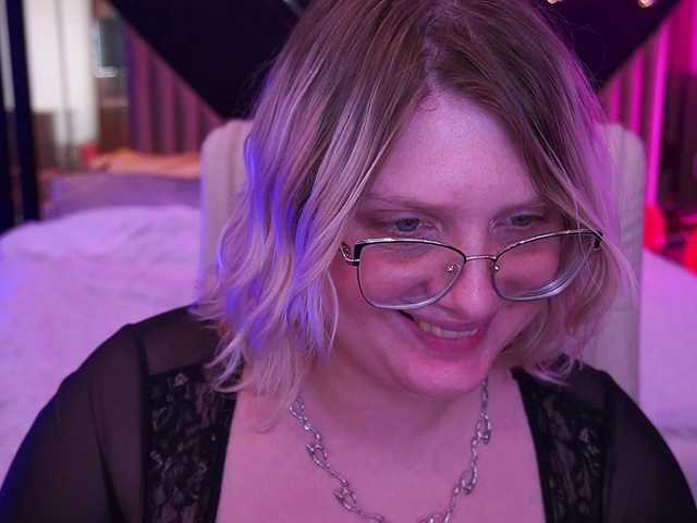 CoolTatis's BongaCams show and profile