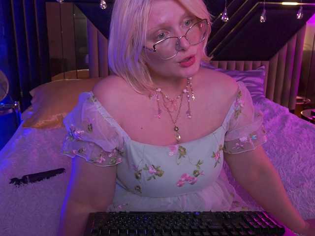 CoolTatis's BongaCams show and profile