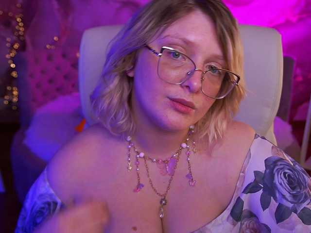 CoolTatis's BongaCams show and profile