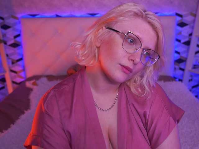 CoolTatis's BongaCams show and profile