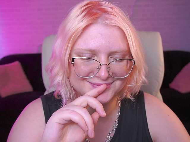 CoolTatis's BongaCams show and profile