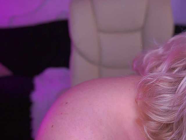 CoolTatis's BongaCams show and profile