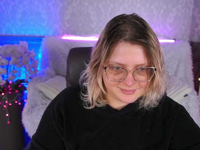 CoolTatis's BongaCams show and profile