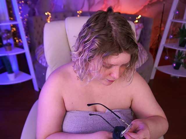 CoolTatis's BongaCams show and profile