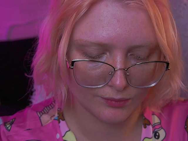 CoolTatis's BongaCams show and profile