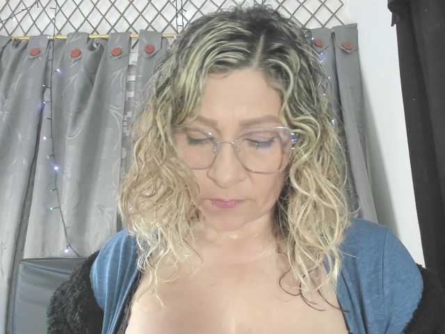 Profile and Statistics for evasaenz21 on BongaCams