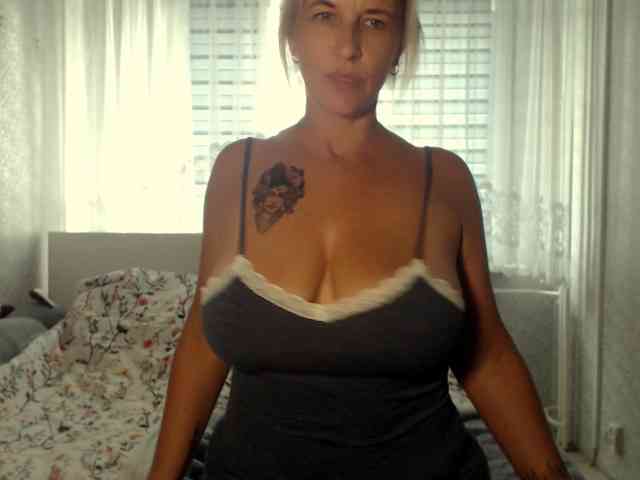 TinaRubia webcam