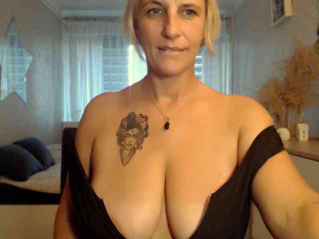 TinaRubia webcam